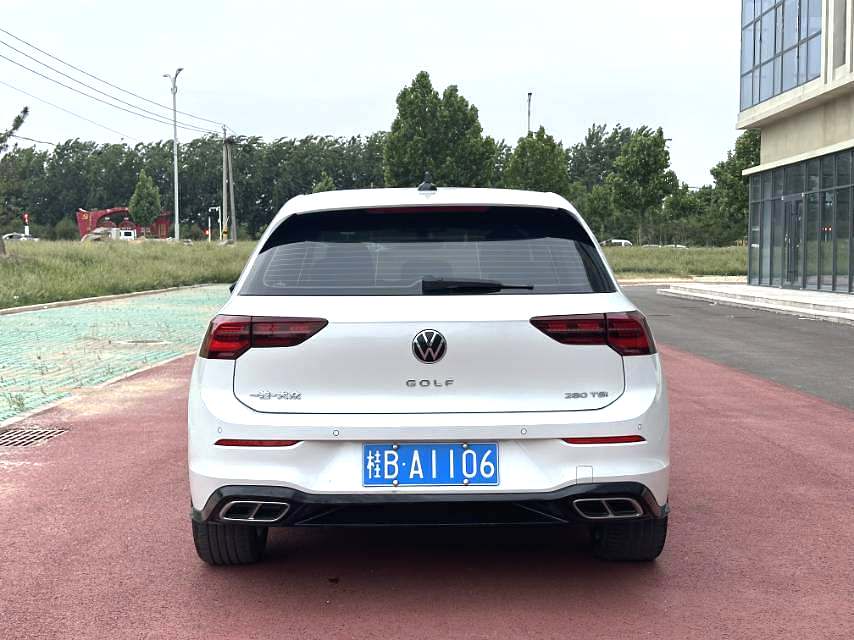 Volkswagen Golf 2023 car image #5