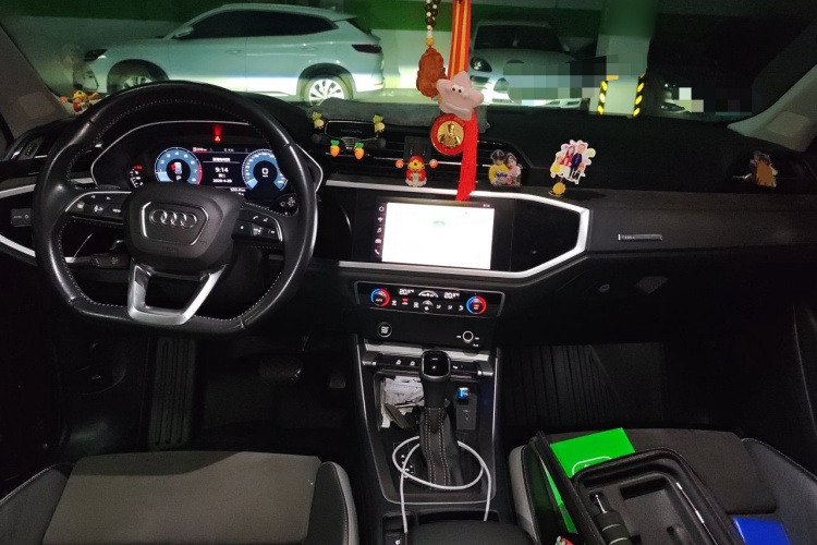 Audi Q3 2021 car image #7