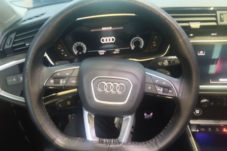 Audi Q3 2022 car image #11