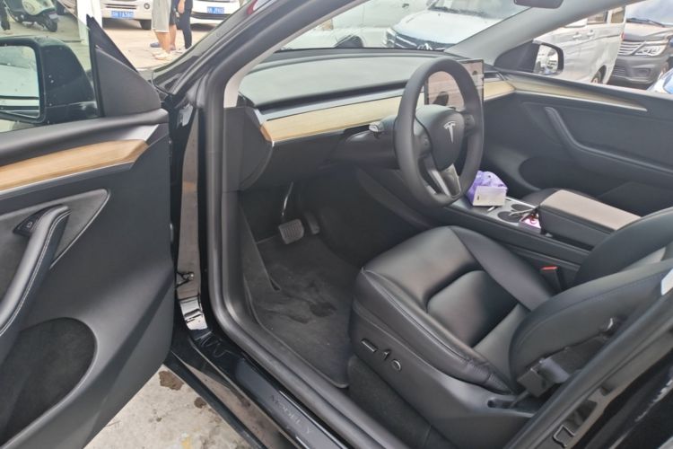 Tesla Model Y 2023 #16 Tesla Model Y 2023 car image #16