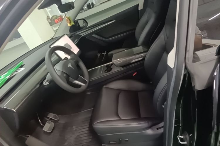Tesla Model Y 2022 immagine di auto #15