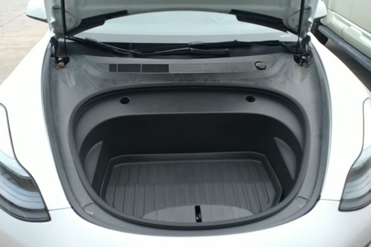 Tesla Model 3 2023 car image #20