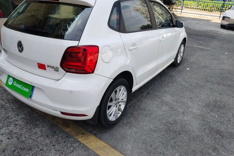 Volkswagen Polo 2015 car image #8
