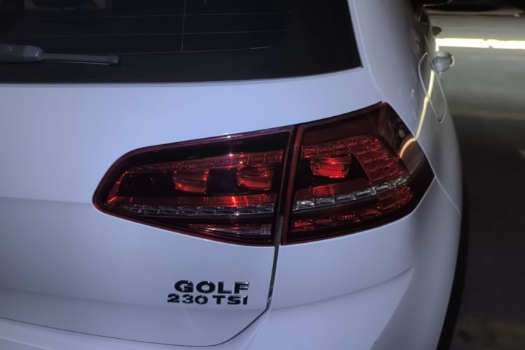 Volkswagen Golf 2017 car image #8