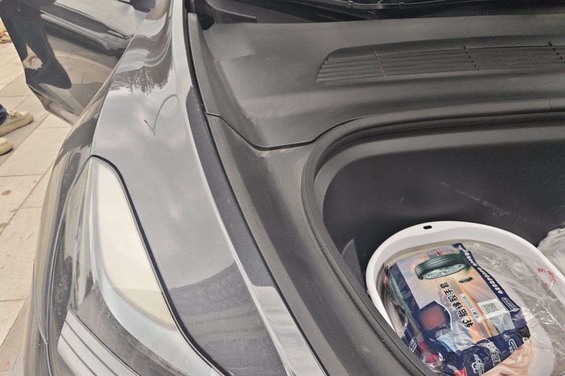 Tesla Model Y 2024 car image #11
