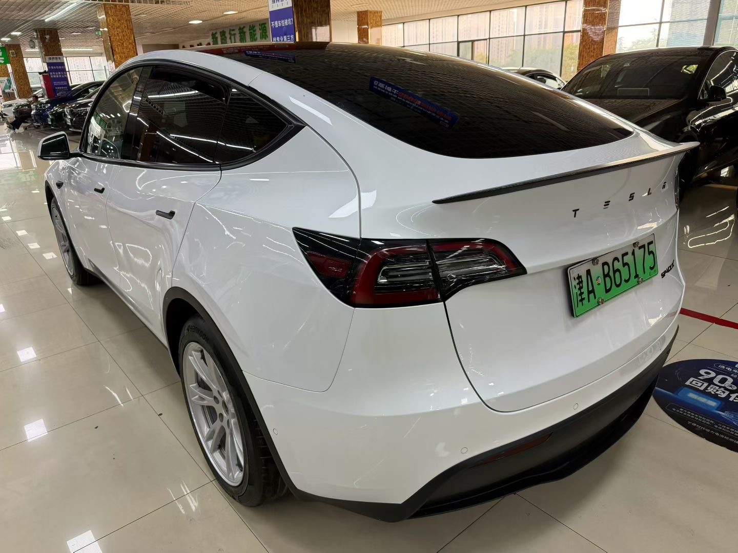 Tesla Model Y 2021 car image #9