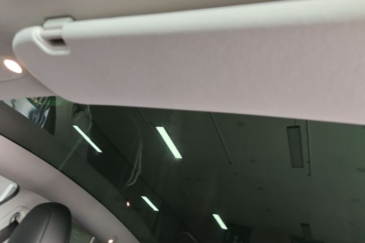 Tesla Model Y 2023 car image #18