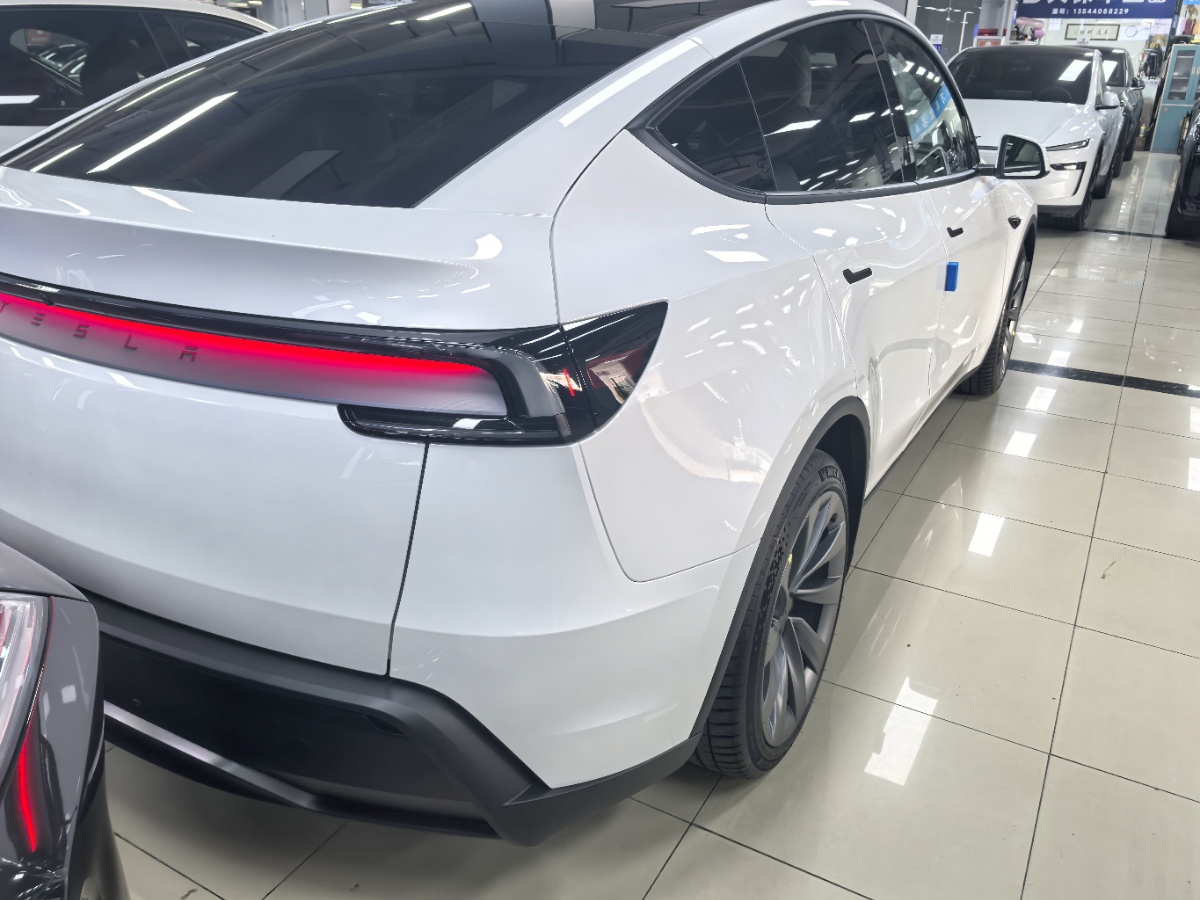 Tesla Model Y 2026 изображение автомобиля #4