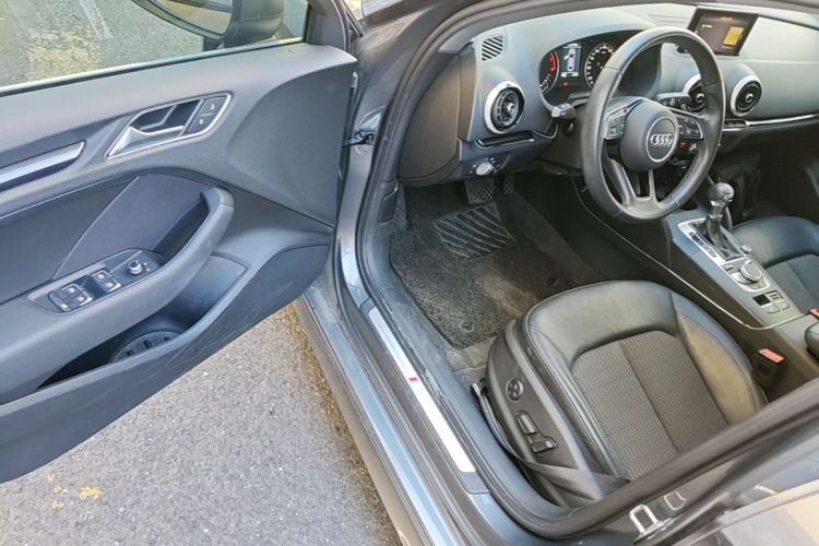 Audi A3 2019 immagine di auto #16