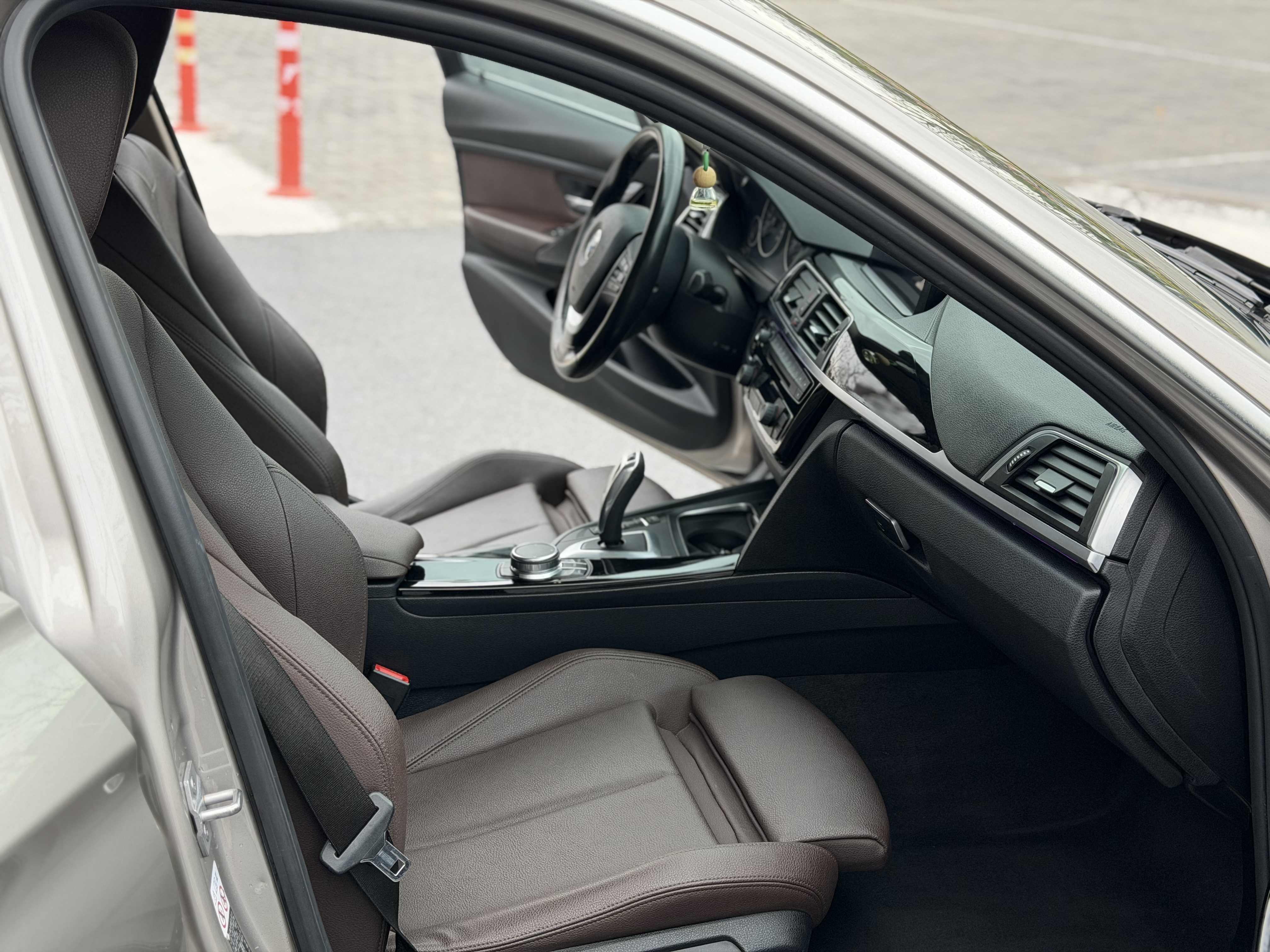 BMW 3 Series 2019 car image #6