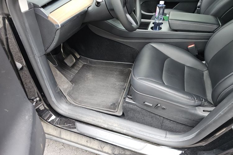 Tesla Model Y 2022 car image #9
