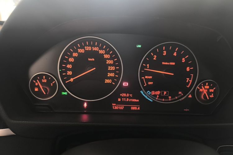 BMW 3 Series 2019 car image #12