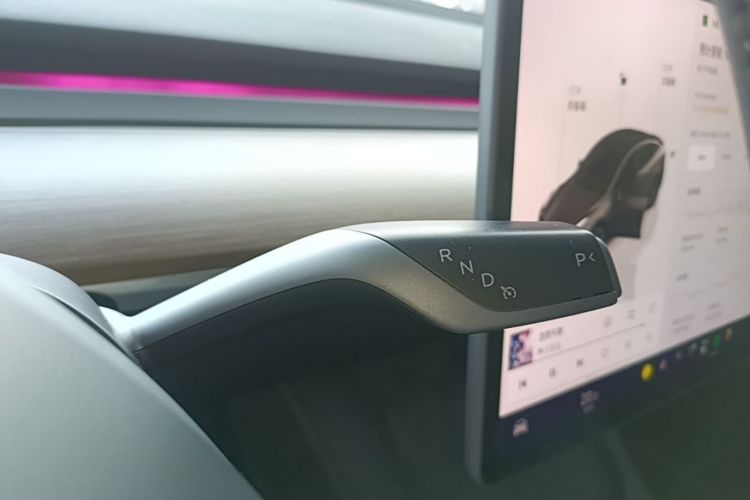 Tesla Model Y 2023 #14 Tesla Model Y 2023 car image #14