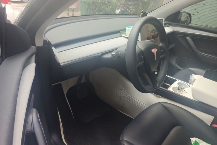 Tesla Model Y 2024 #9 Tesla Model Y 2024 car image #9