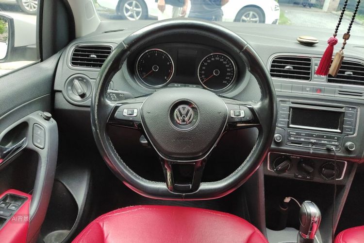 Volkswagen Polo 2016 car image #12