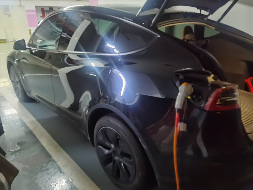 Tesla Model Y 2023 car image #3