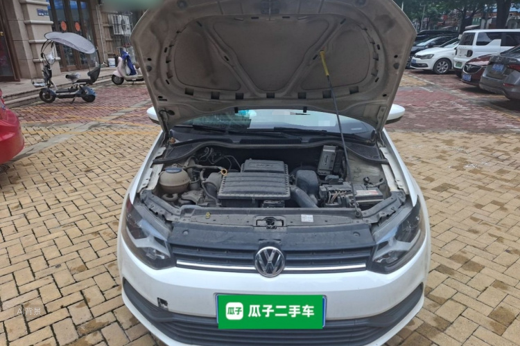 Volkswagen Polo 2015 car image #22