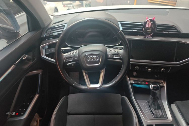 Audi Q3 2020 car image #12