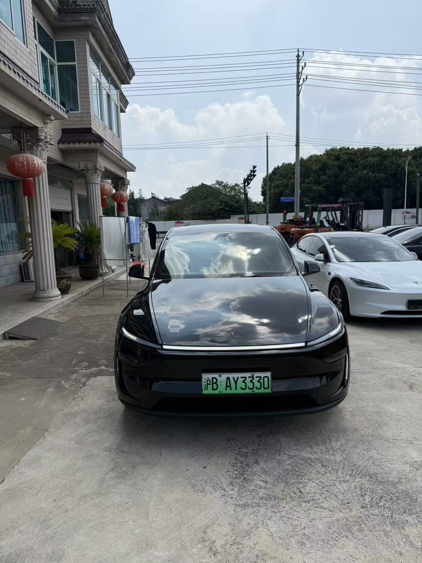 Tesla Model Y 2026 #2 Tesla Model Y 2026 car image #2