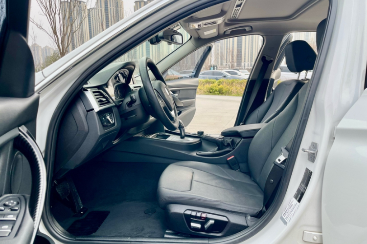 BMW 3 Series 2017 #29 BMW 3 Series 2017 car image #29