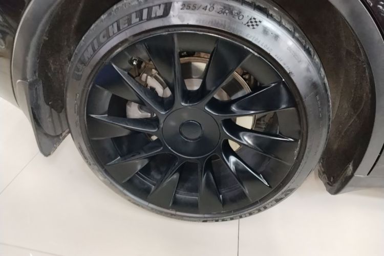 Tesla Model Y 2022 car image #10