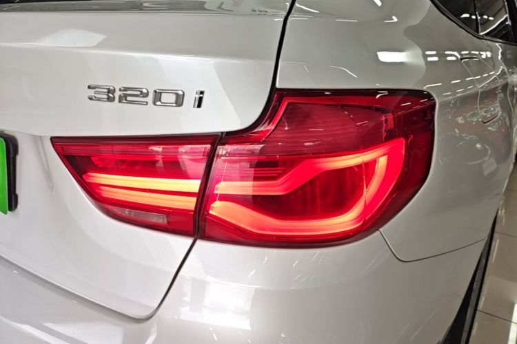 BMW 3 Series GT 2018 car image #8