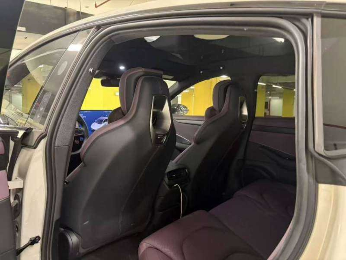 MI SU7 2025 car image #3