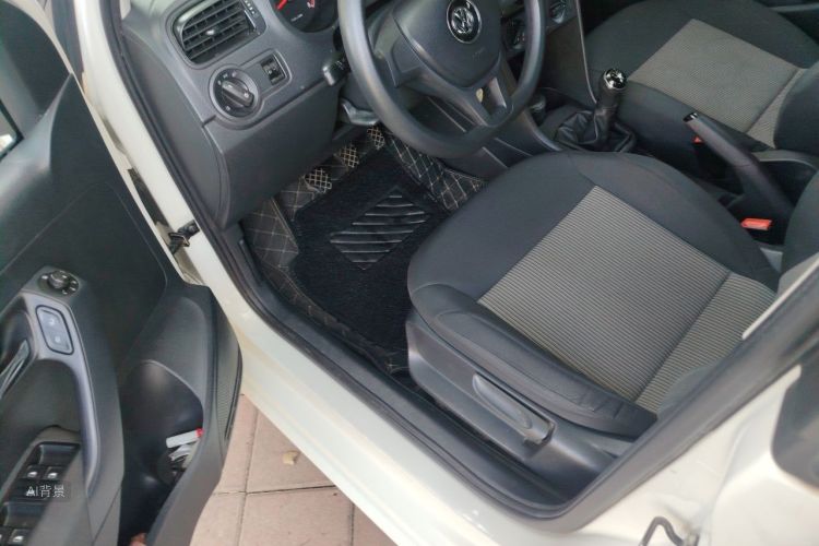 Volkswagen Polo 2014 car image #18