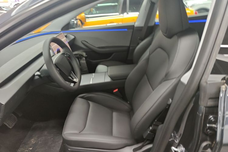 Tesla Model 3 2026 immagine di auto #15