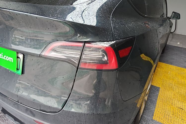 Tesla Model Y 2023 car image #8