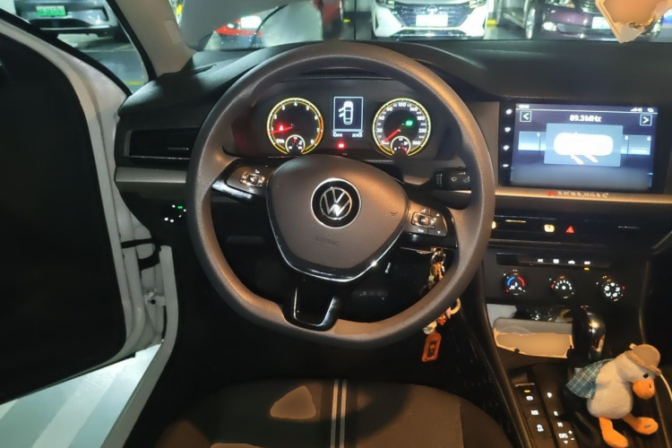 Volkswagen Lavida 2021 immagine di auto #11