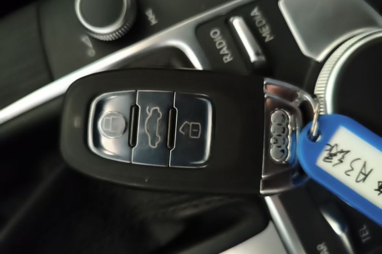 Audi A3 2018 car image #9