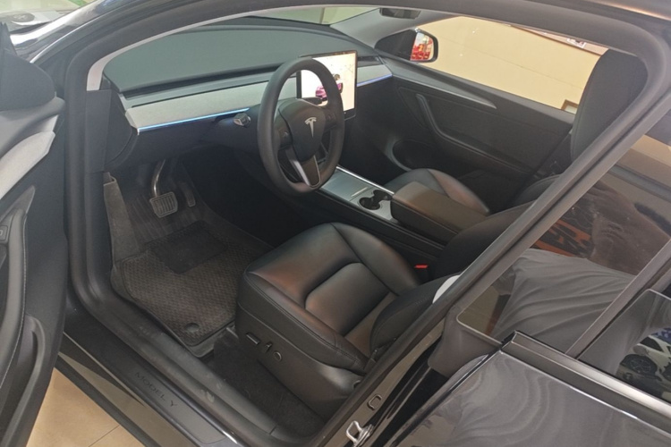 Tesla Model Y 2024 #16 Tesla Model Y 2024 car image #16