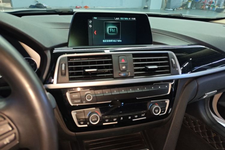 BMW 3 Series 2018 car image #13