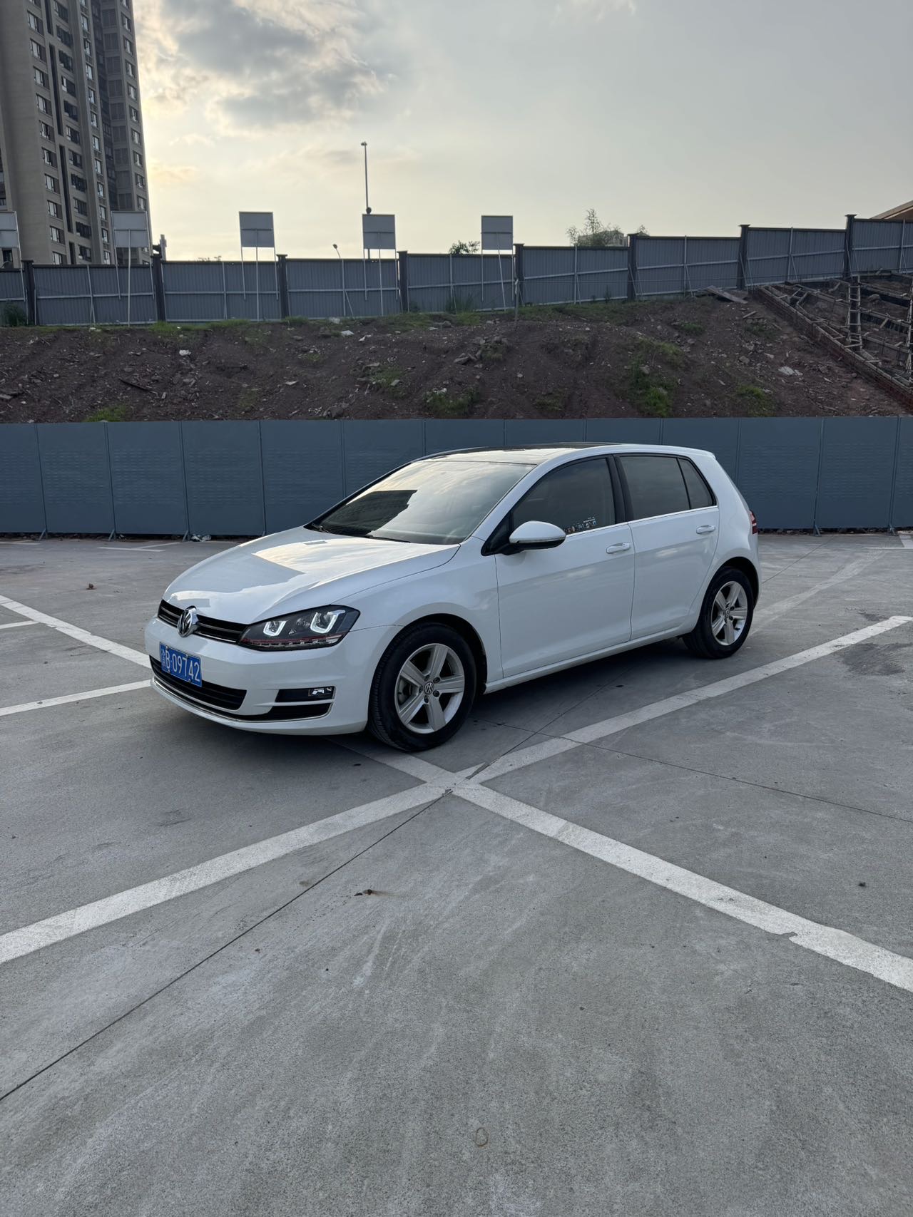 Volkswagen Golf 2014 Volkswagen Golf 2014 car image
