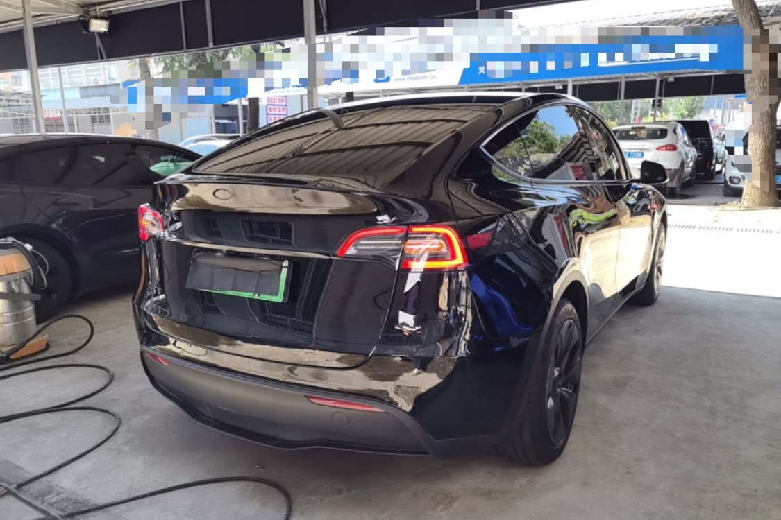 Tesla Model Y 2023 immagine di auto #4