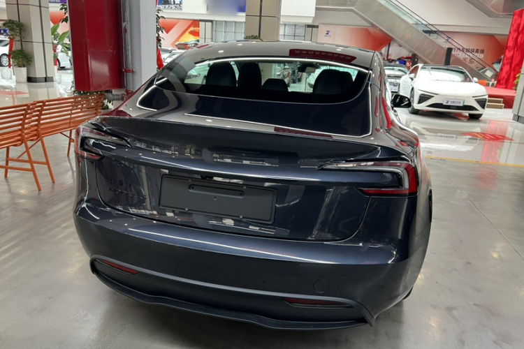 Tesla Model 3 2026 car image #4
