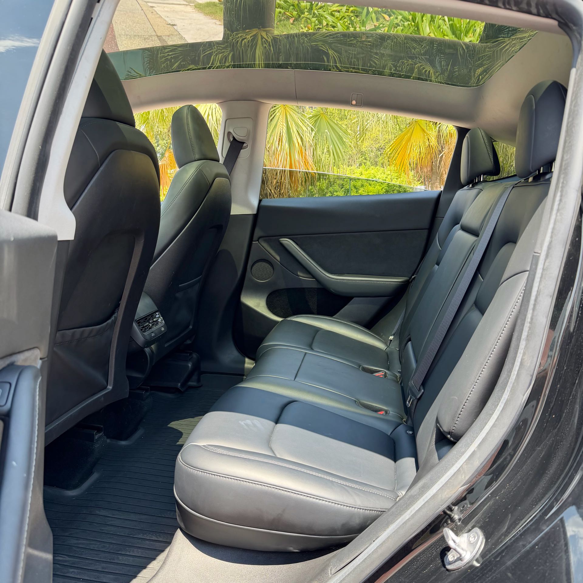 Tesla Model Y 2023 صورة سيارة #4