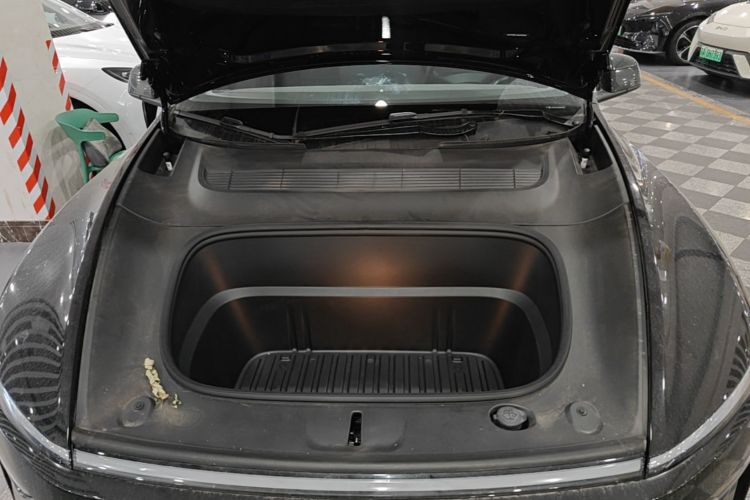 Tesla Model Y 2025 #20 Tesla Model Y 2025 car image #20