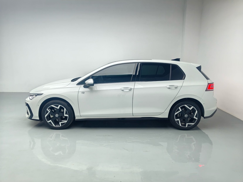 Volkswagen Golf 2025 car image #2