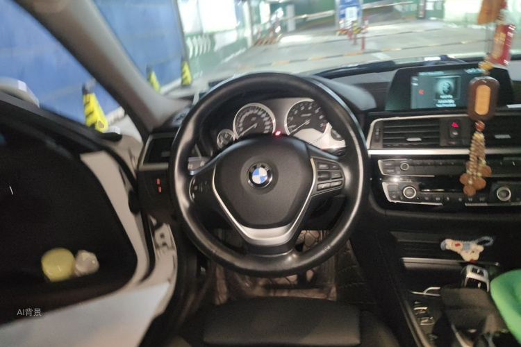 BMW 3 Series 2018 car image #12