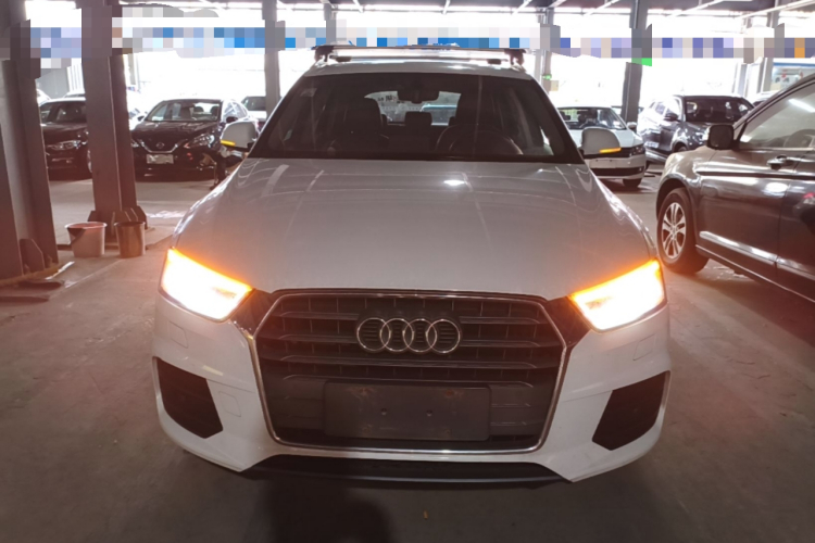 Audi Q3 2018 car image #3