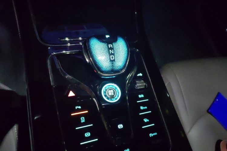 BYD Han 2023 immagine di auto #14