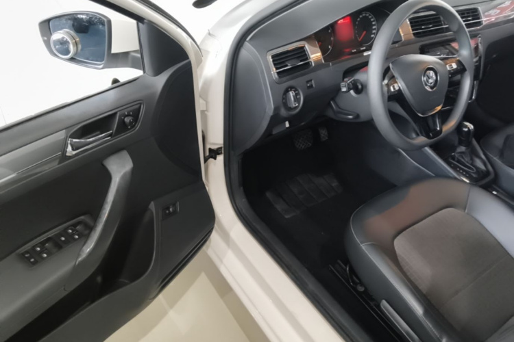 Volkswagen Santana 2018 car image #16