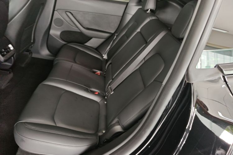 Tesla Model Y 2023 car image #17