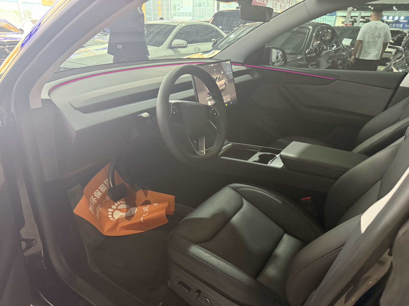 Tesla Model Y 2025 #2 Tesla Model Y 2025 car image #2