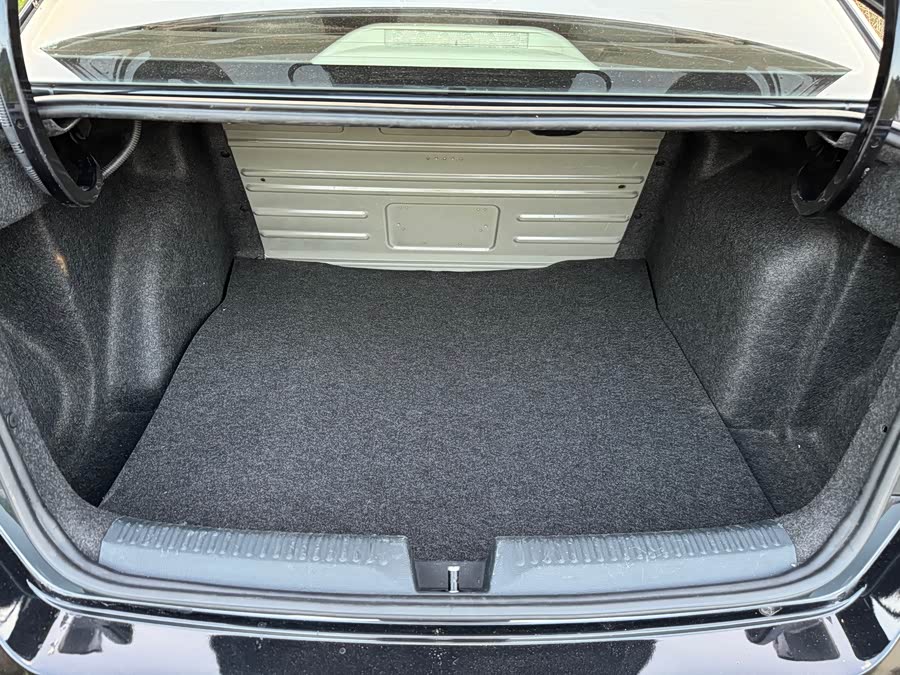 Skoda Rapid 2013 imagen de coche #14