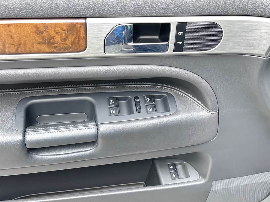 Volkswagen Touareg 2010 immagine di auto #14