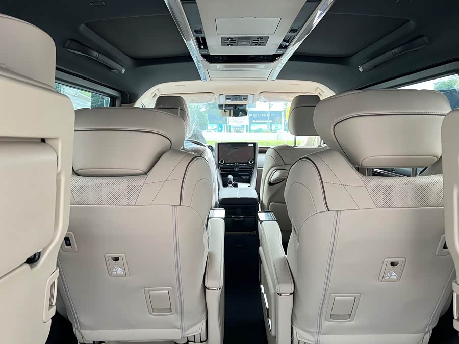 Toyota Alphard car image #14