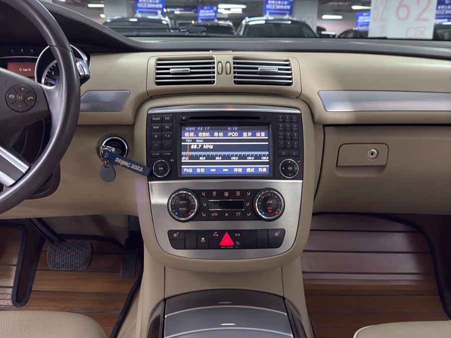 Mercedes-Benz R Class 2014 car image #14